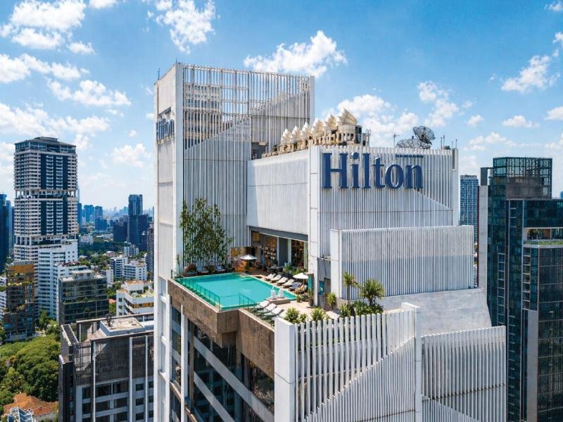 Hilton Sukhumvit Bangkok pool and deluxe rooms