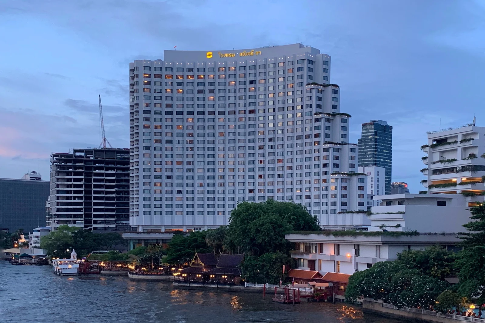 Shangri La Hotel Bangkok twin tower seen from the Chao Phraya River