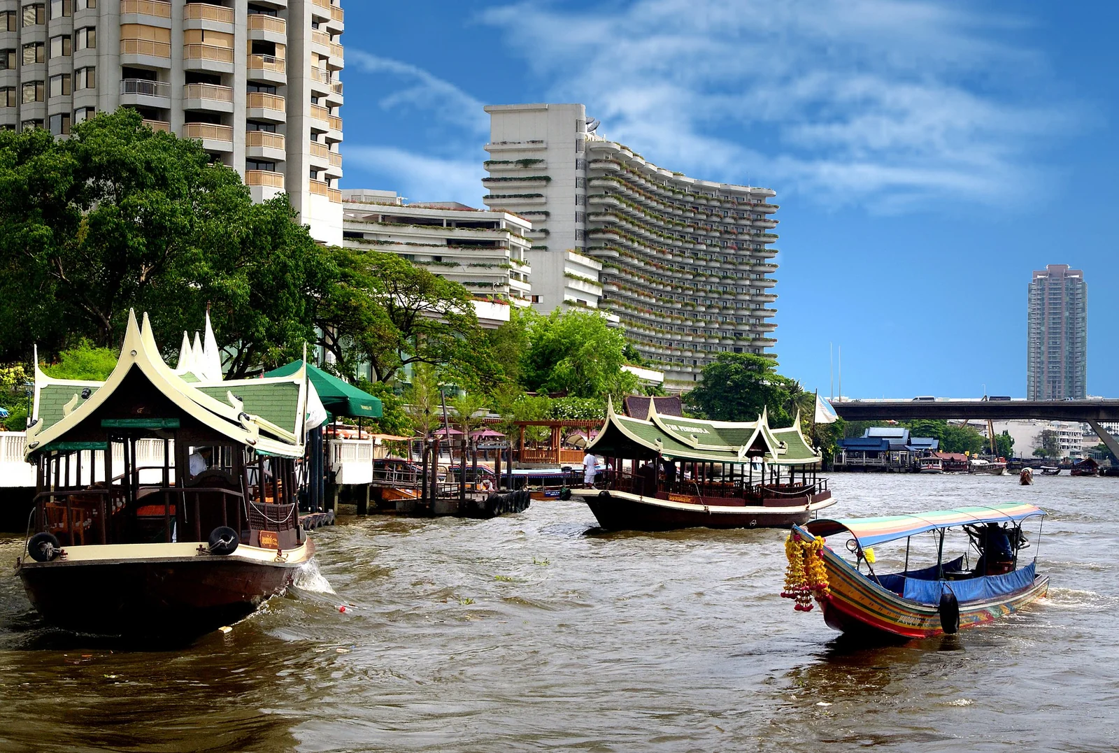 The Chao Phraya on the Thonburi bank where the resort gardens sit