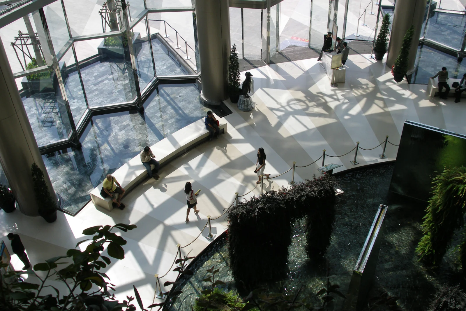 The main hall of Siam Paragon, the mall connected to Siam Kempinski by a covered walkway