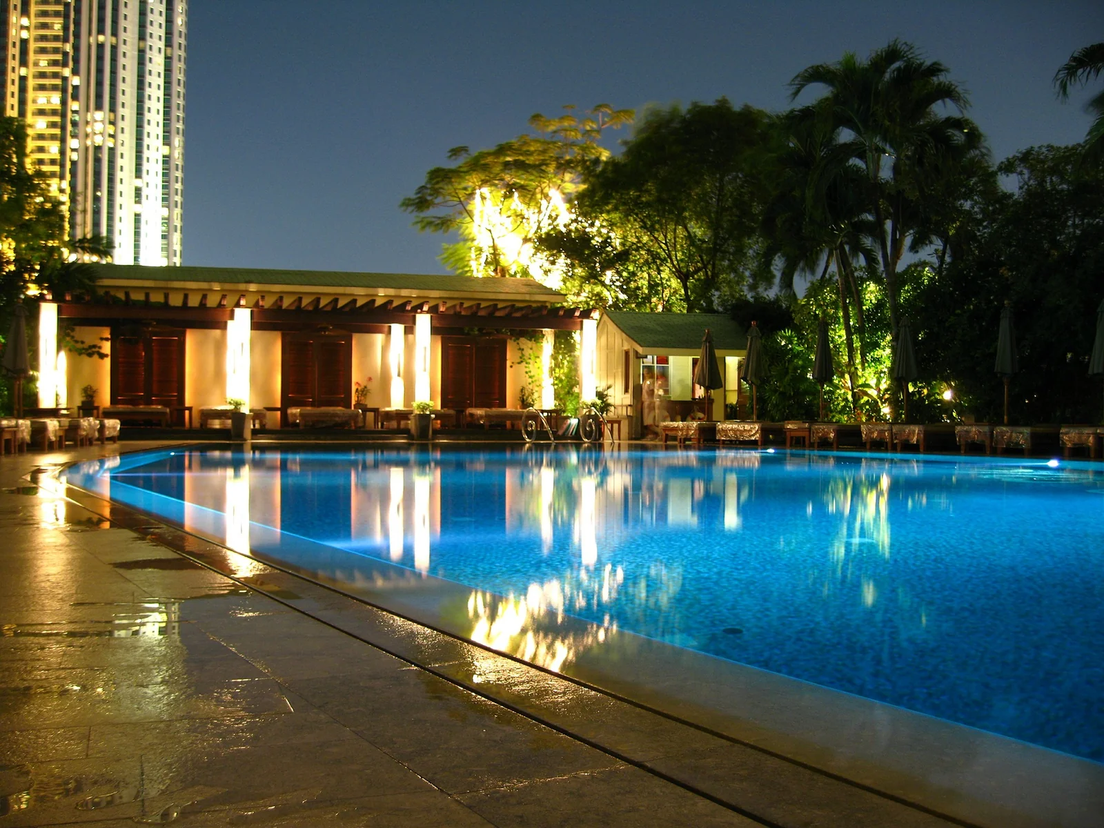 The three-tier cascading riverside pool at The Peninsula Bangkok with view across the Chao Phraya
