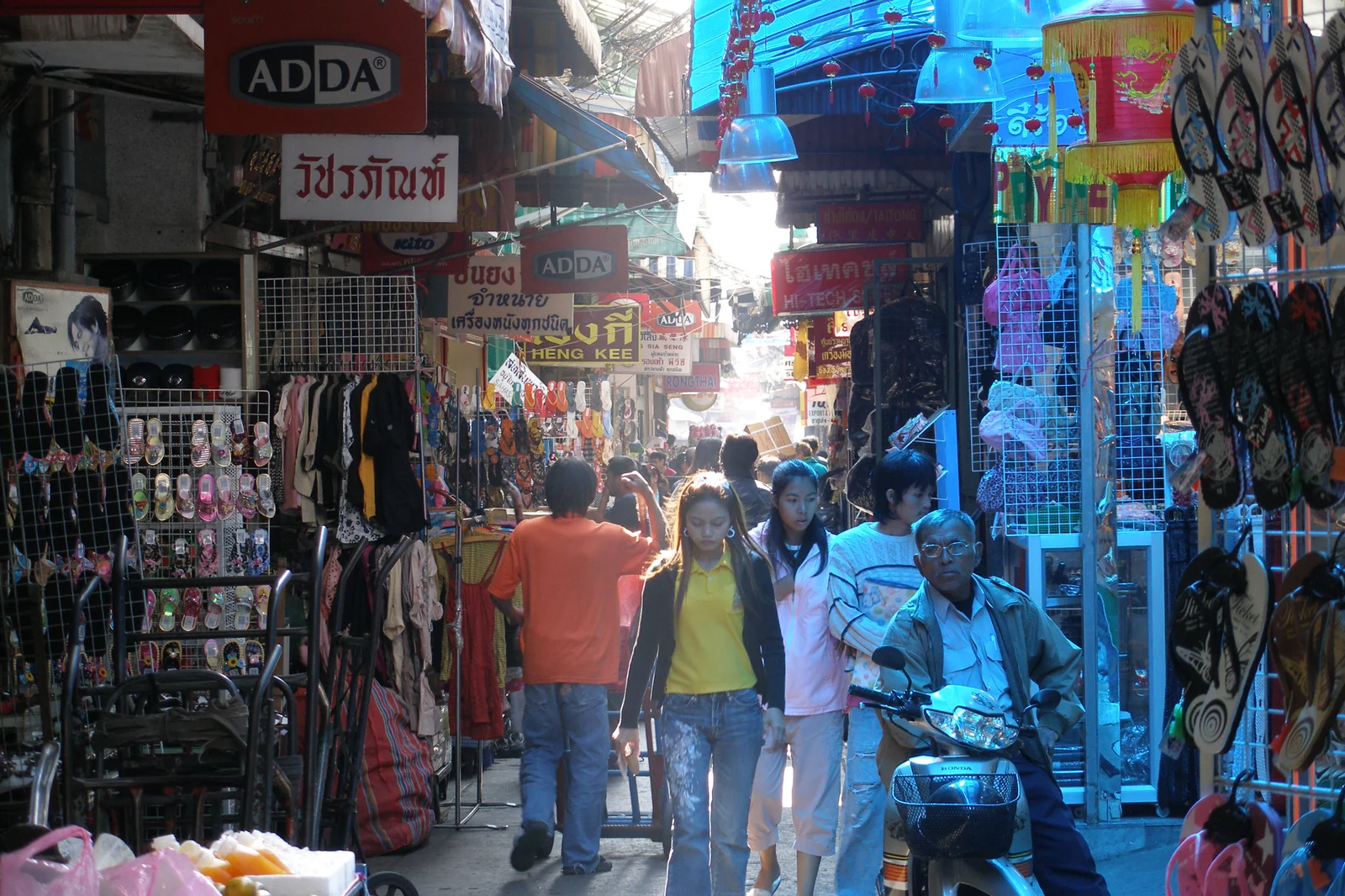 Residential Bangkok street scene near Langsuan and Lumpini Park in the Pathum Wan district