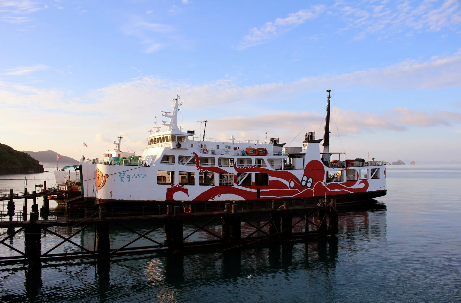 Raja vehicle ferry crossing the Gulf of Thailand to Koh Phangan