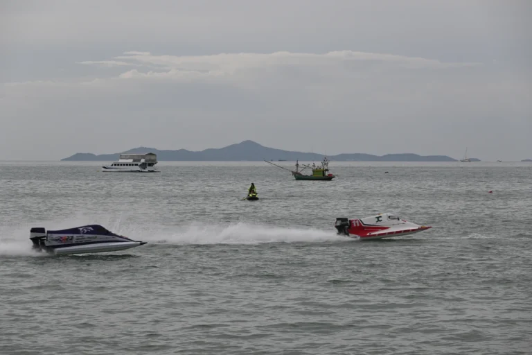 How to Island Hop Thailand (2026): Andaman vs Gulf