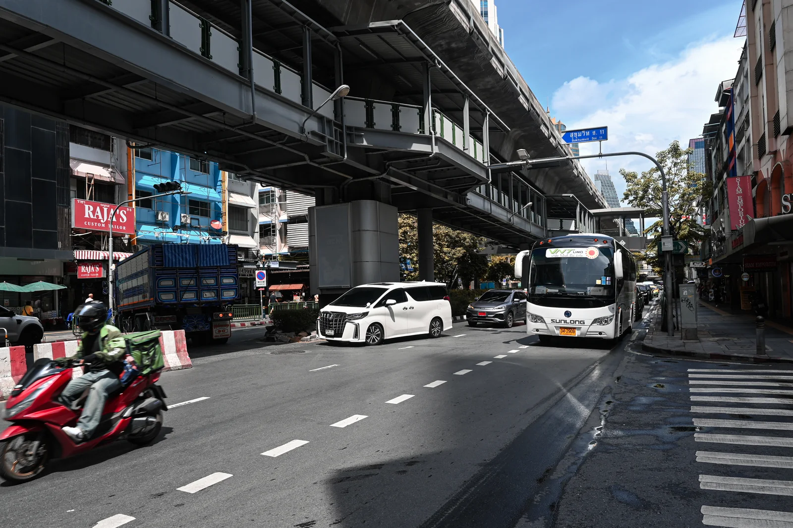 The BTS Nana platform reached from the Hyatt Regency Bangkok Sukhumvit without touching the street
