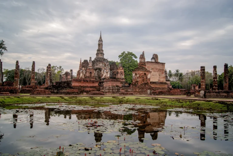 How to Get from Bangkok to Sukhothai (2026): Bus + Fly