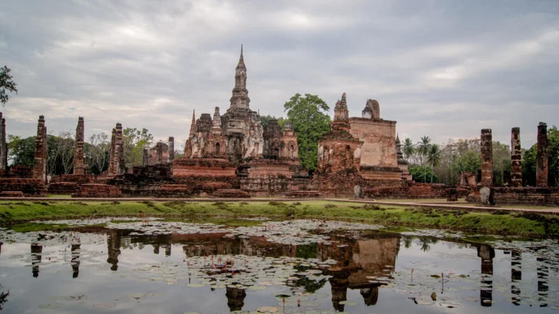 How to Get from Bangkok to Sukhothai (2026): Bus + Fly